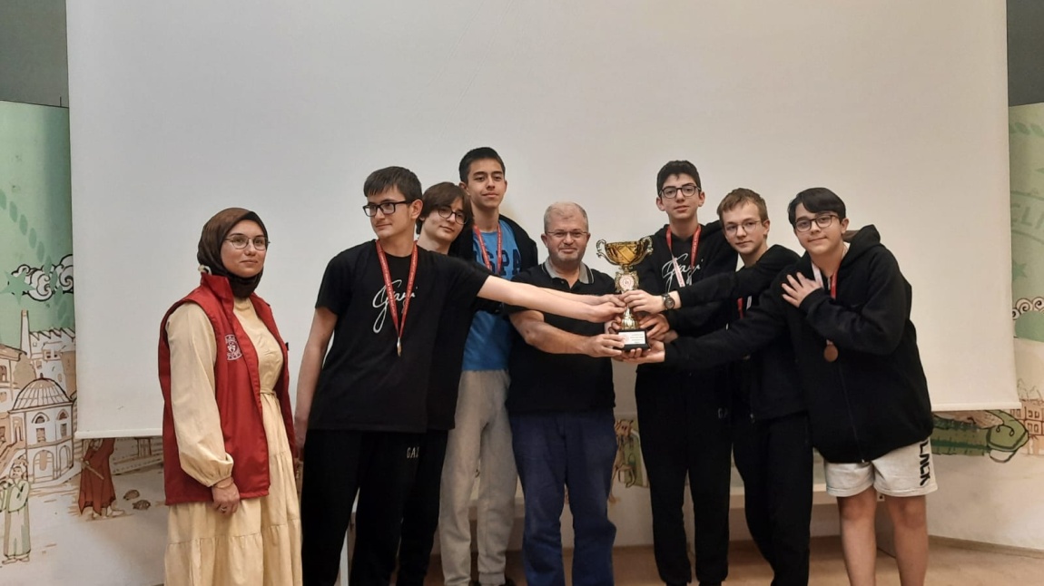 Osmangazi Satranç Turnuvasında birincilik ödülü Gazi Anadolu Lisesinin